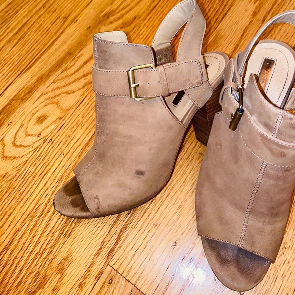 heels - Picture 4 of 6
